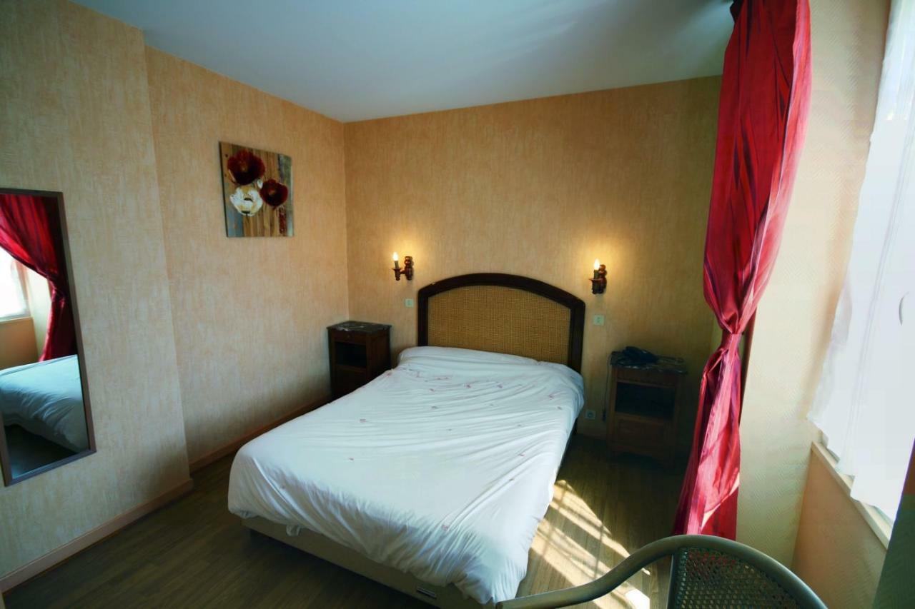 Les Messageries Hotel Saint-Flour  Room photo