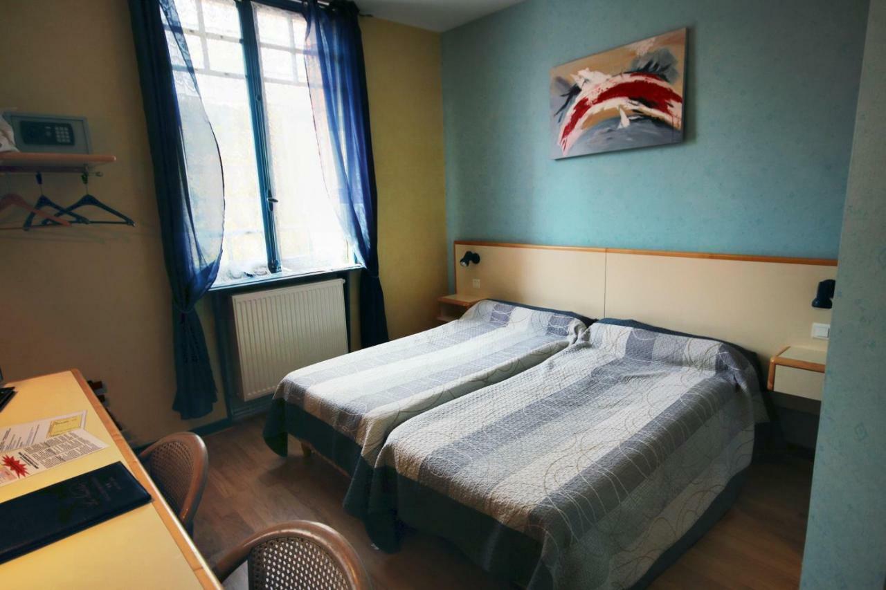 Les Messageries Hotel Saint-Flour  Room photo