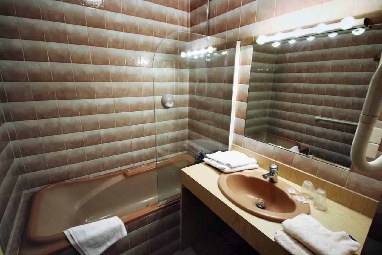 Les Messageries Hotel Saint-Flour  Room photo
