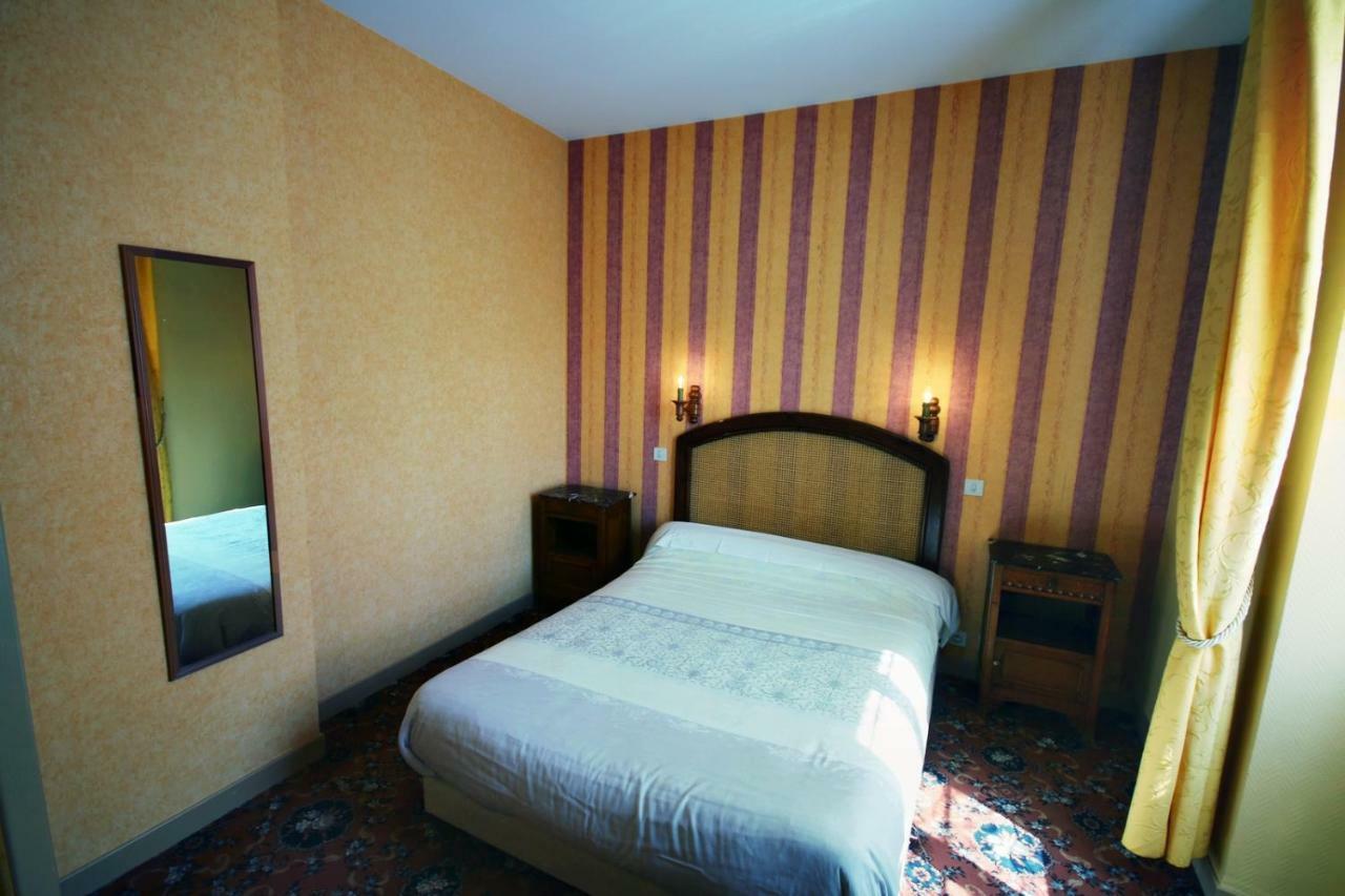 Les Messageries Hotel Saint-Flour  Room photo