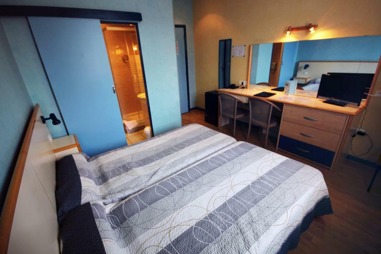 Les Messageries Hotel Saint-Flour  Room photo