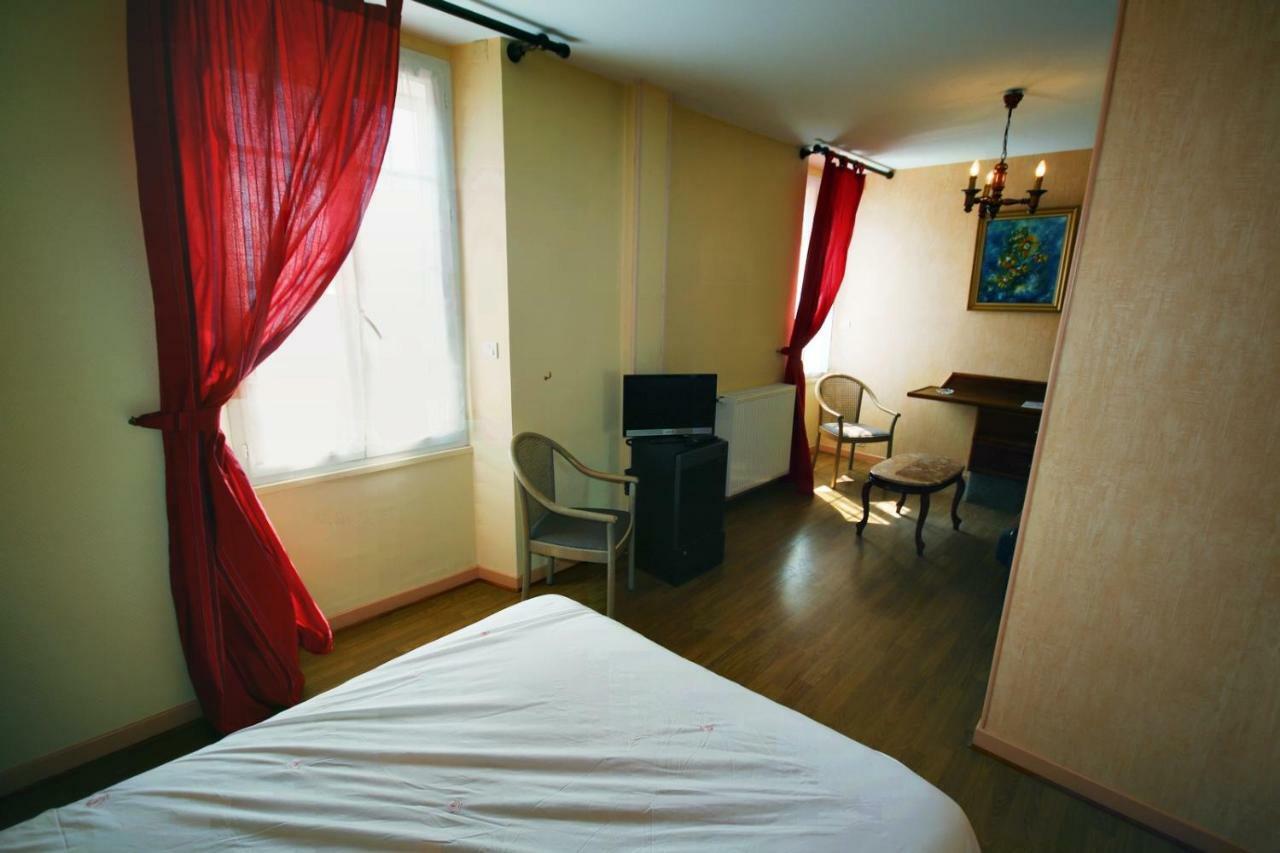 Les Messageries Hotel Saint-Flour  Room photo